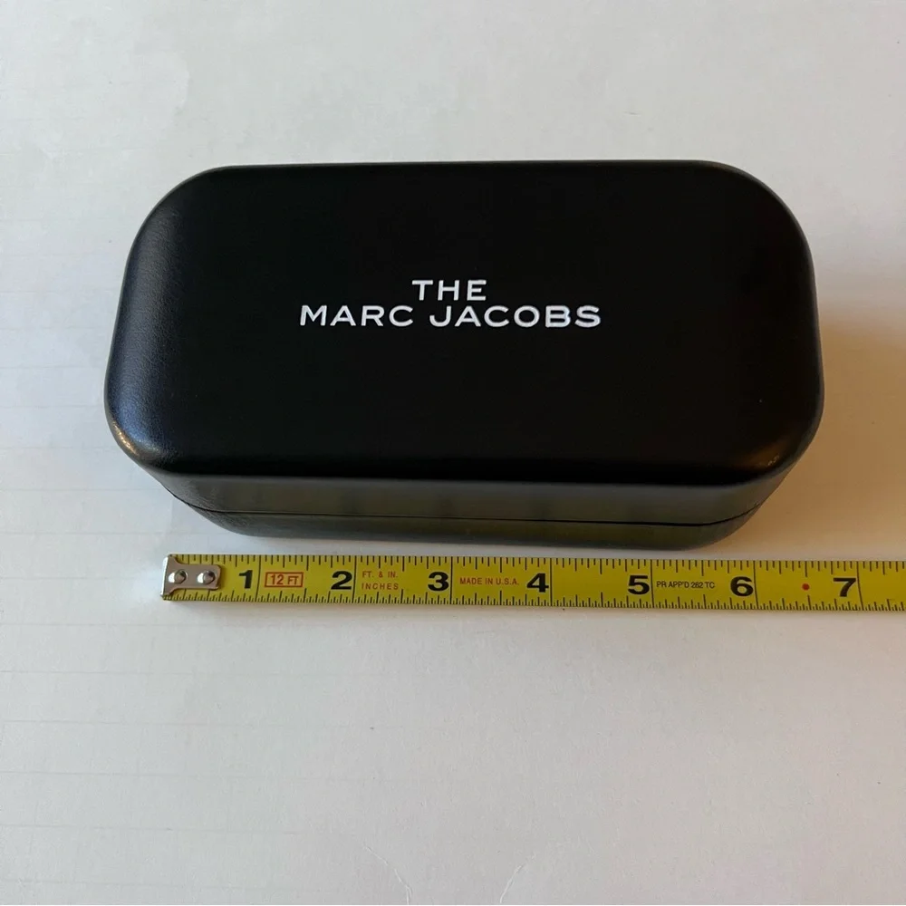 MARC JACOBS LARGE SUNGLASSES CASE WITH CLEANING CLOTH BLACK NEW